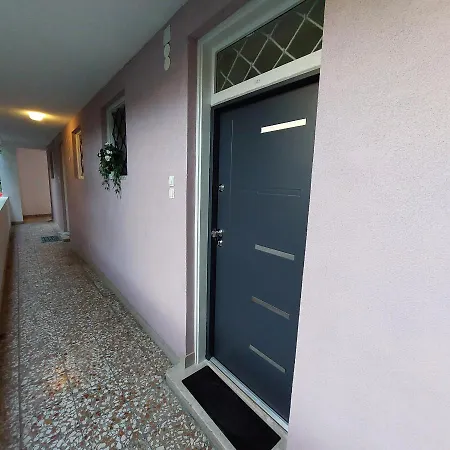 Maximino Apartman