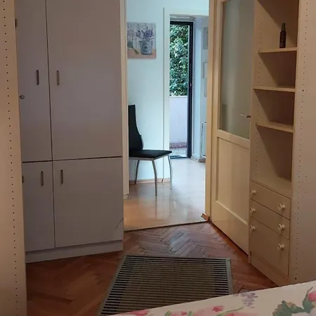 Maximino Apartment Split